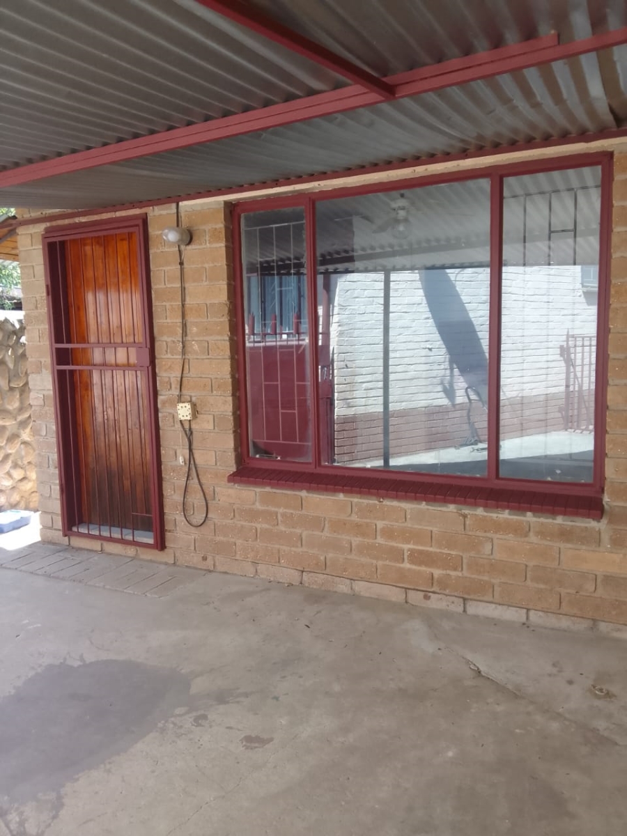 5 Bedroom Property for Sale in Geelhoutpark North West